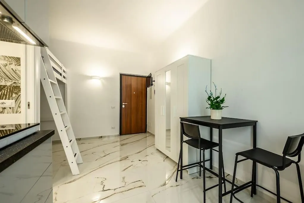 Milan St Laurent Apartment إيطاليا